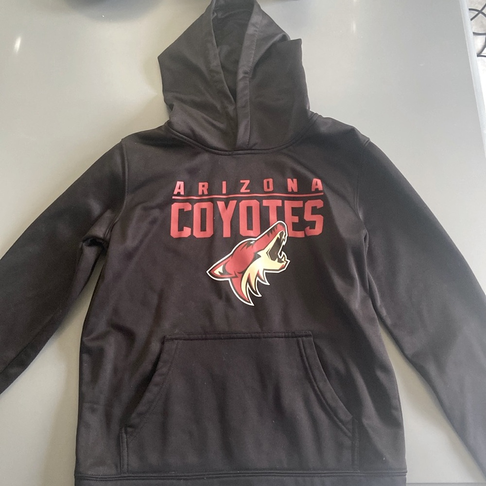 Black Arizona Coyotes hoodie. Size youth large
